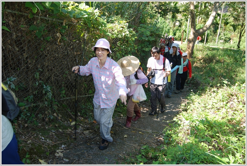 2012-10-07 10-04-08往登山口途中.JPG